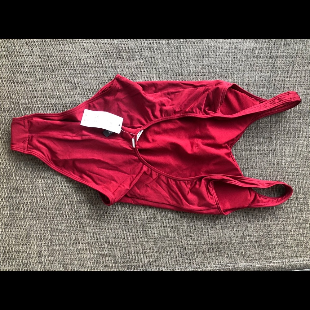 One-piece - Picture 2 of 3
